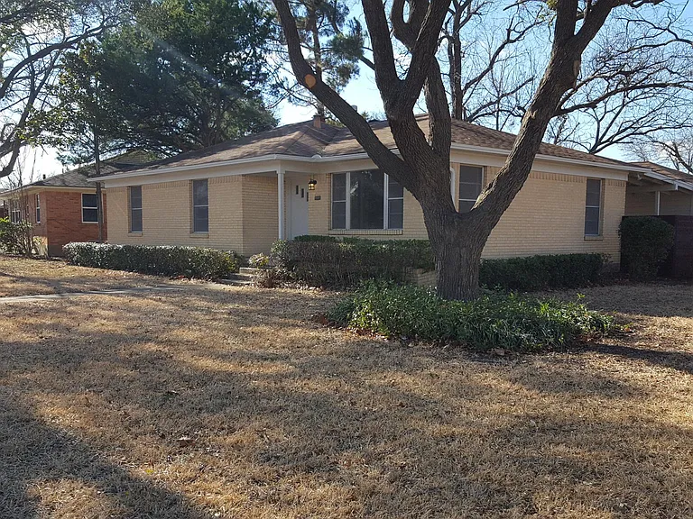 3301 Old Orchard Rd — Photo 2