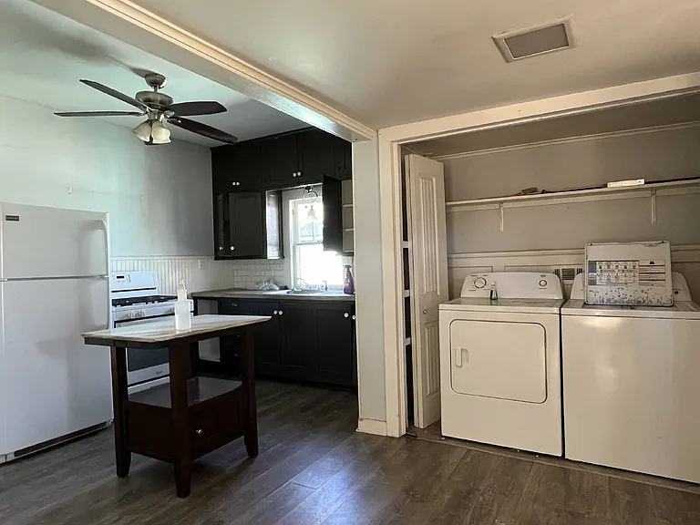 315 S Lewis St — Photo 2