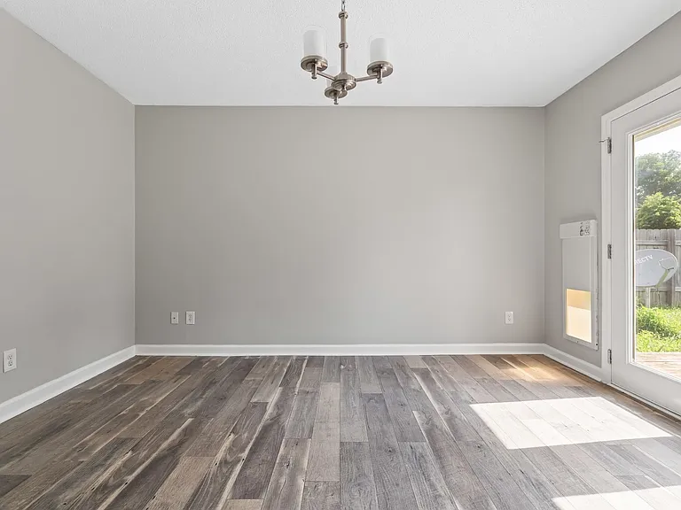 102 Sterling Rd — Photo 8