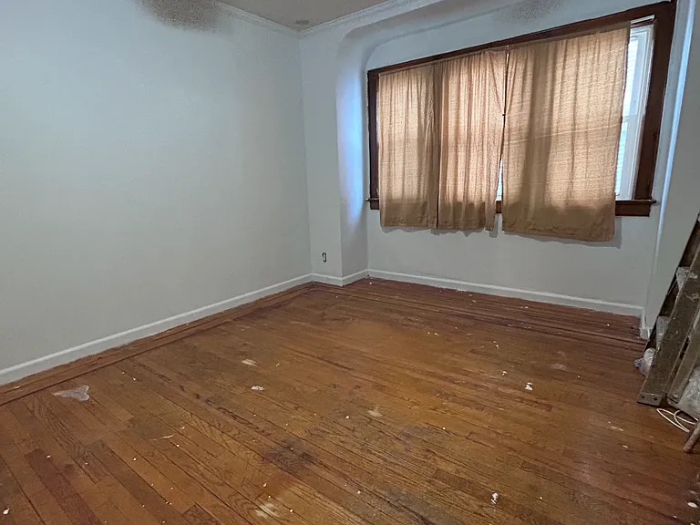 103 E Saint Marks Pl #1 — Photo 4