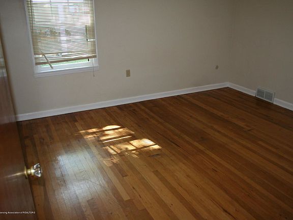 5th image of 625 Lincoln Ave