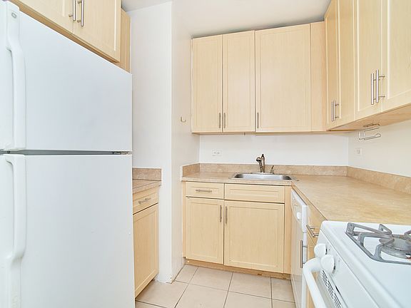 3rd image of 83-40 Britton Ave #6C