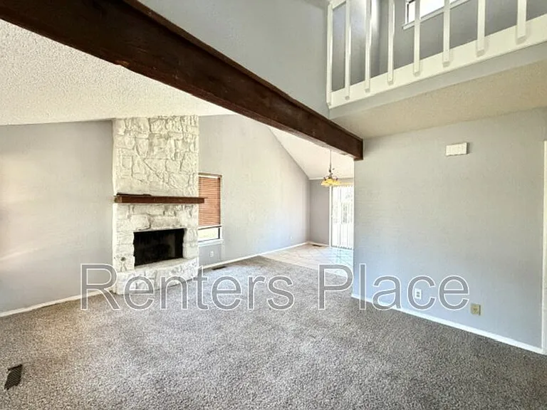 1920 N Desert Palm Ave — Photo 2