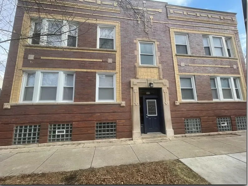 909 N Austin Blvd — Photo 1