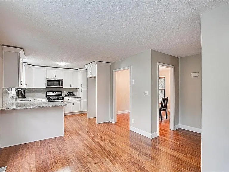 168 Lake Forest Dr — Photo 2