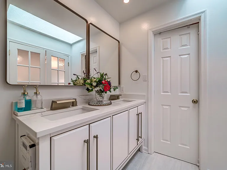 8 Carriage House Cir — Photo 52