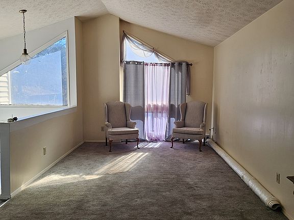 3rd image of 210 Winkfield Point S