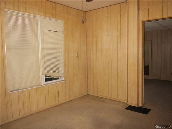 3rd image of 1403 Lapeer Ave
