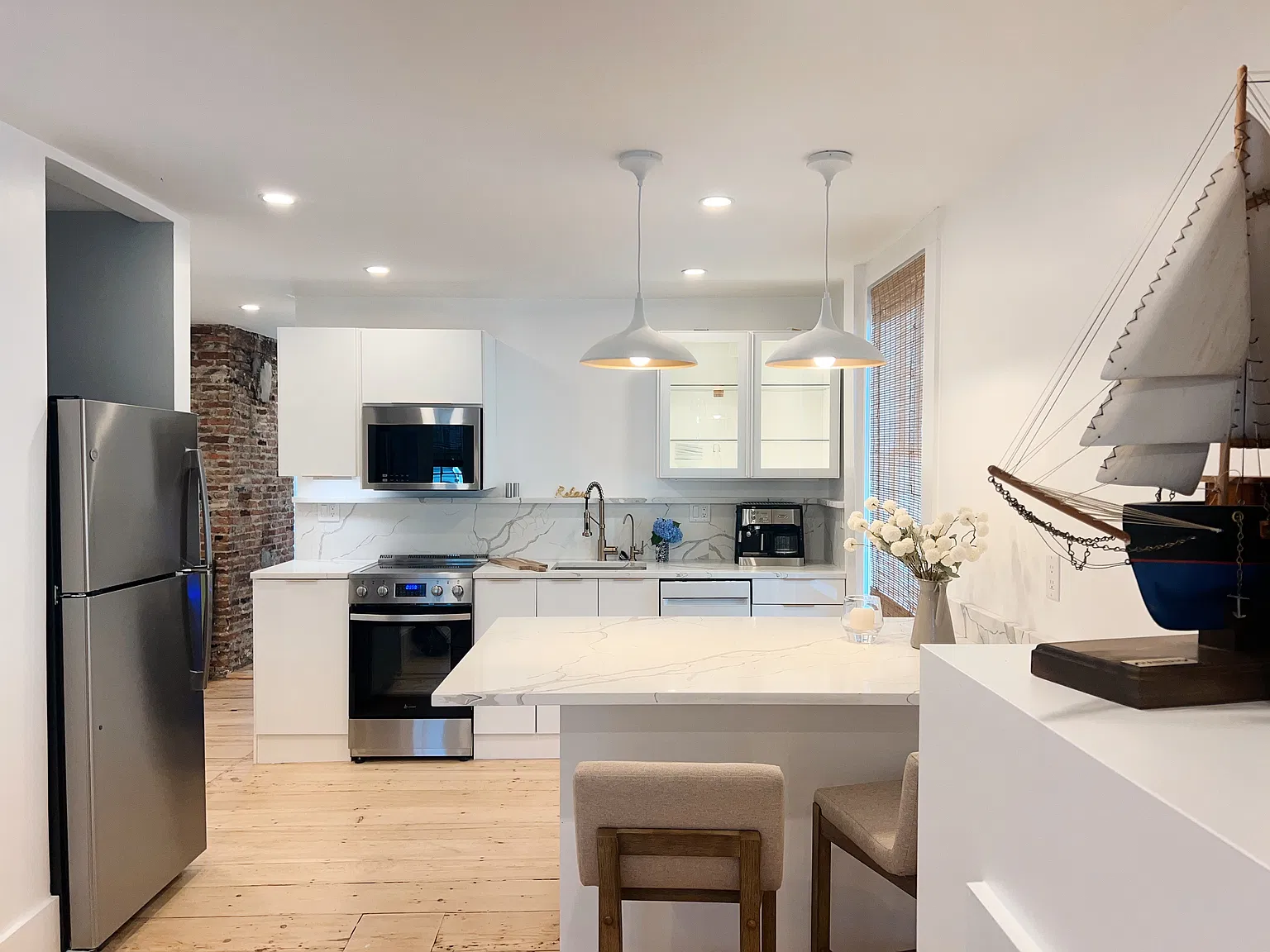 2 bed, 900 sqft, $3,750 — Photo 4