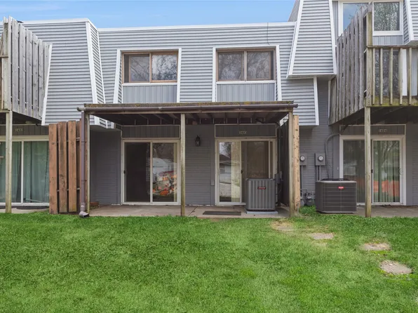 6750 School St Unit 1403, Windsor Heights, IA 50324