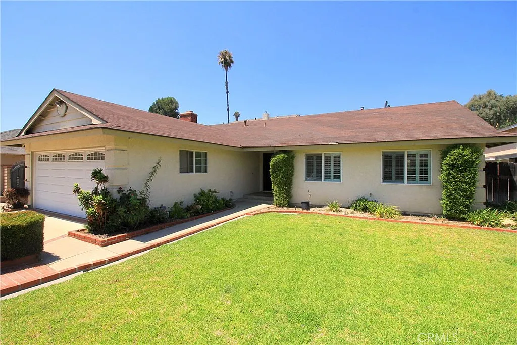 3 bed, 1412 sqft, $3,995 — Photo 2