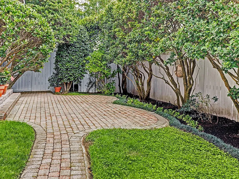 1207 Ripple Creek Dr — Photo 4