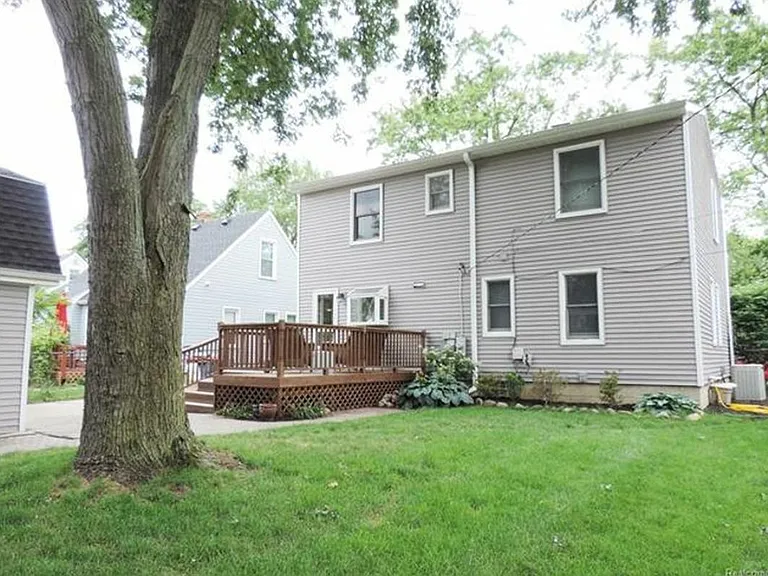 2260 Cummings Ave — Photo 2