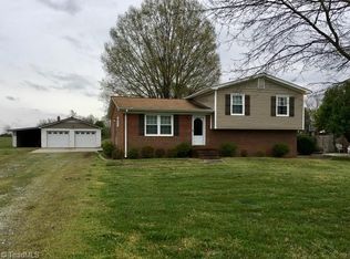2602 Arnold Rd, Lexington, NC 27295