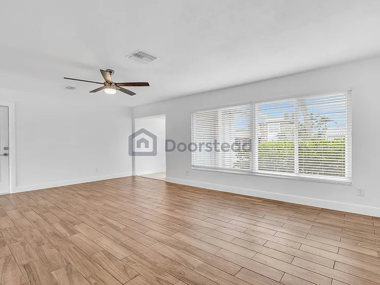 1454 45th Ave NE — Photo 7