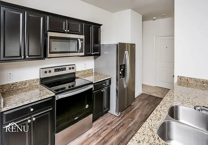 3 bed, 2.0 bath, 1429 sqft, $2,015 — Photo 4