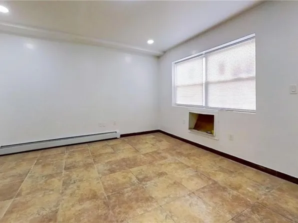 24-09 Brookhaven Avenue image 11 of 13