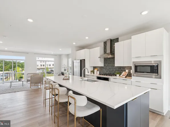 23162 Horseshoe Trail Sq, Ashburn, VA 20148