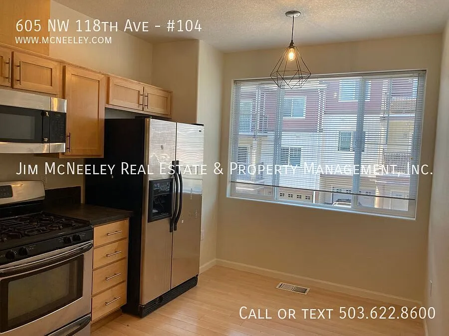 Gorgeous Home Near Amenities & Transit - Overlook at Timberland Condos in Cedar Mill! — Photo 4
