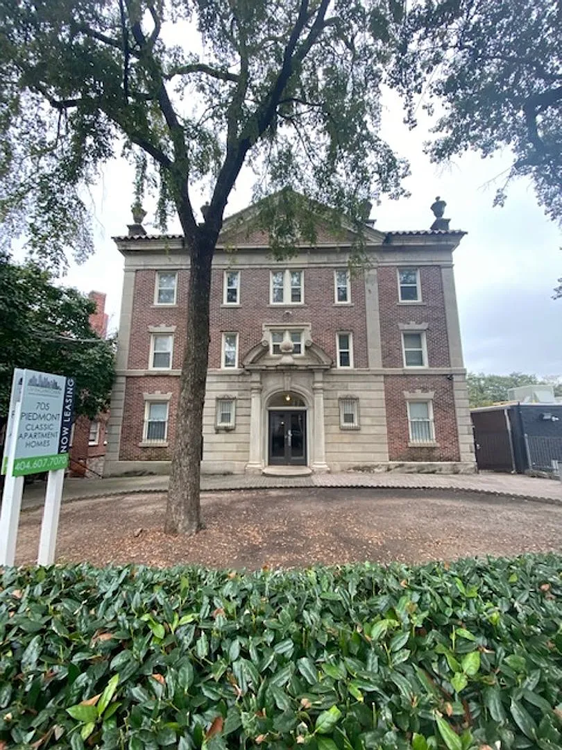 Charming Historic Apartments Steps from Piedmont Park — Photo 1