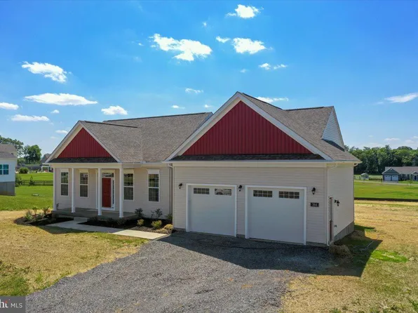 394 Sussex Dr, Falling Waters, WV 25419