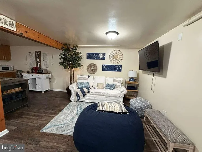 233 Molden Dr — Photo 4