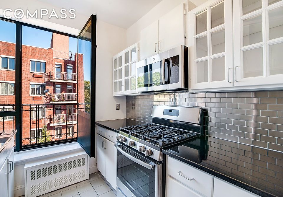 1st image of 471 Vanderbilt Ave APT 4A