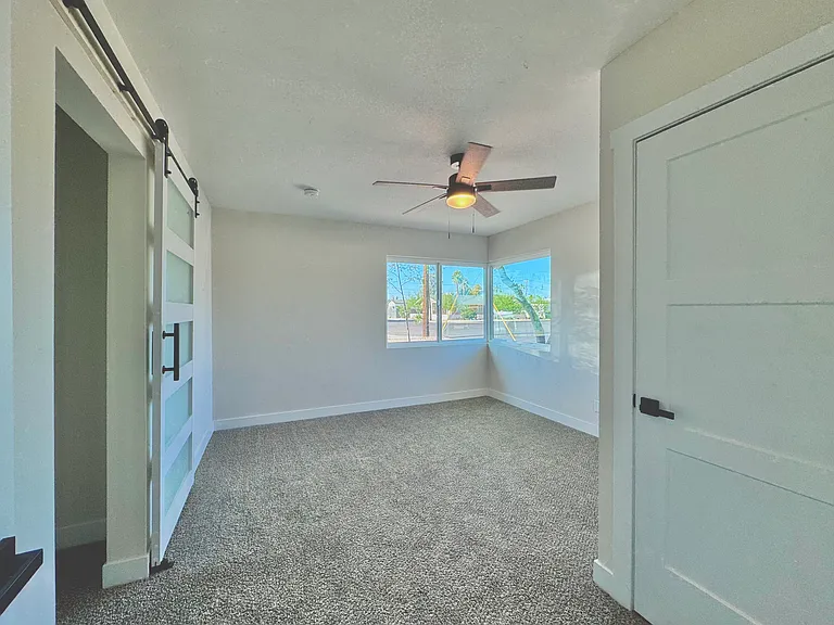 2043 E Oak St — Photo 12