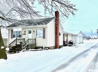 209 E Ann St, Roanoke, IL