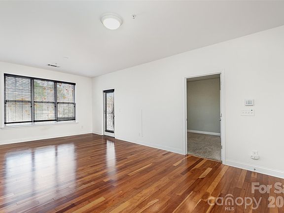 4th image of 1000 E Woodlawn Rd APT 217