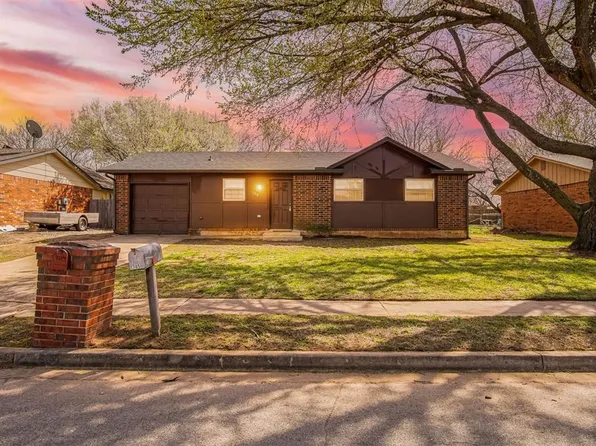 704 Meadowlake Dr, Noble, OK 73068