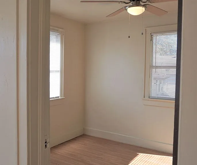 523 SW 26 — Photo 18