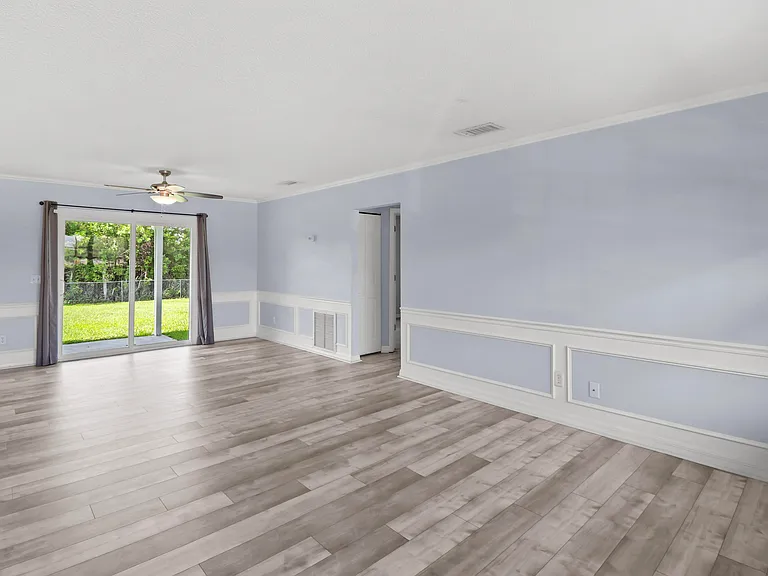 610 NW Billiar Ave — Photo 1