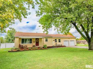 577 E Prospect St, Farmington, IL 61531