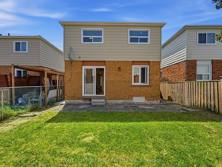 10 Banting Cres #UPPER — Photo 34