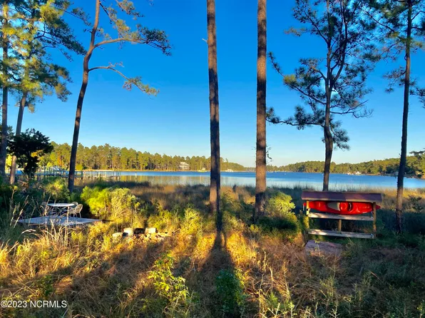 12 Shore Drive E, Oriental, NC 28571