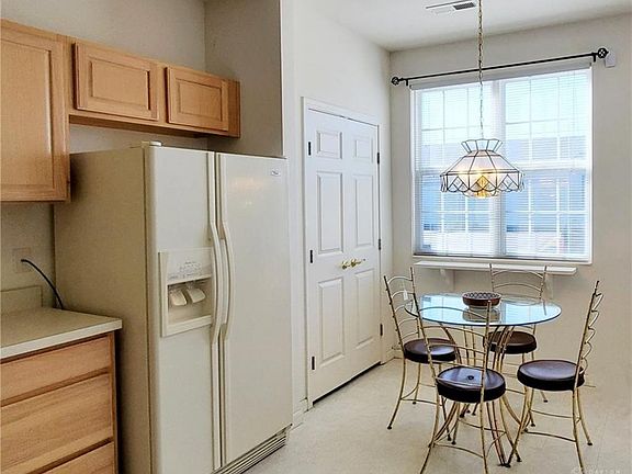 4th image of 2740 Cedarbrook Way