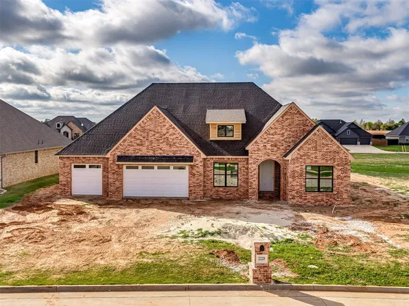 2228 W Sunset Dr, Mustang, OK 73064