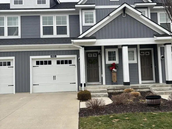 8921 Barrington Ln, Jenison, MI 49428