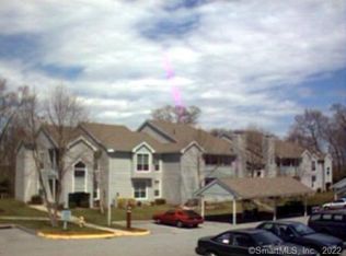 90 Crown Knoll Ct APT 146, Groton, CT 06340