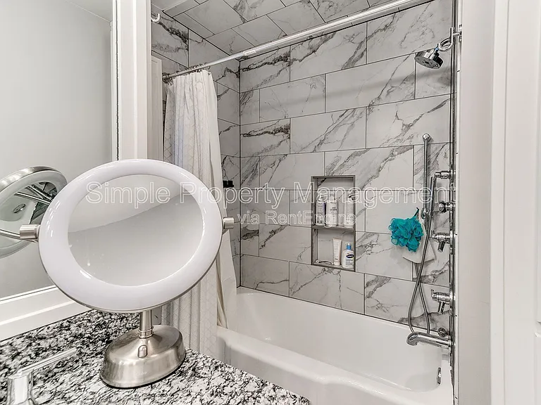 223 NW 21st St — Photo 23