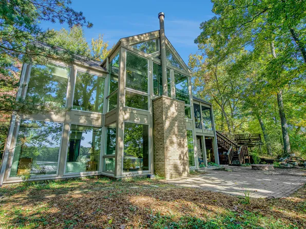 9220 Glenbrook Rd, Gregory, MI 48137