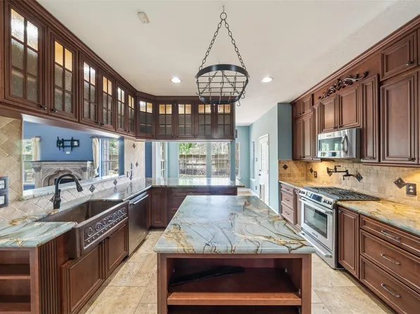 2502 Sea Horse Ct, Seabrook, TX 77586
