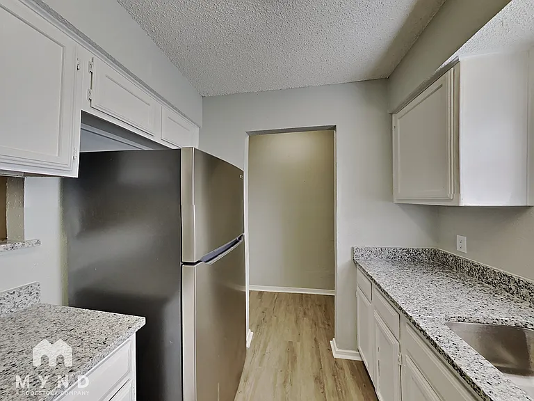 717 Timberoaks Dr — Photo 7