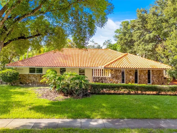 7210 W Troon Cir, Miami Lakes, FL 33014