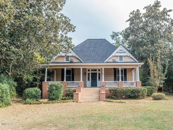 27 Kibbee St, Hawkinsville, GA 31036
