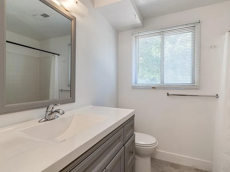 Handsome Like-New Bathroom 
on Halllway between Bedrooms