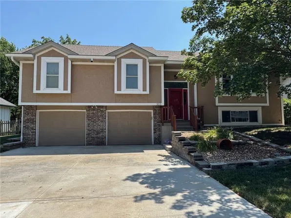 1613 NE 83rd Ter, Kansas City, MO 64118