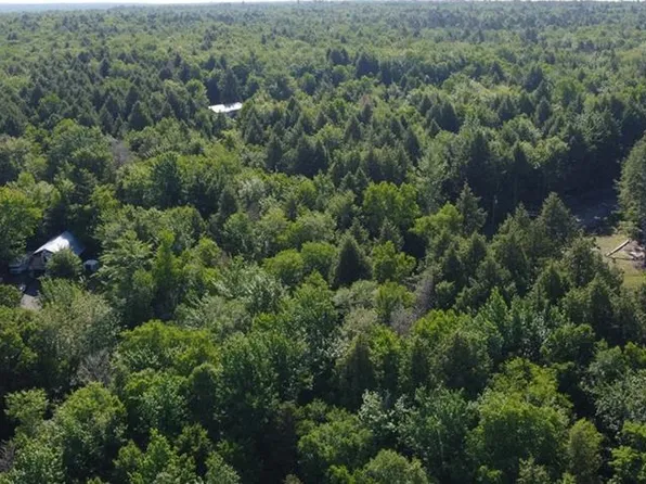 4 Indian Lake Rd, Sheffield, NB E4B 1M1