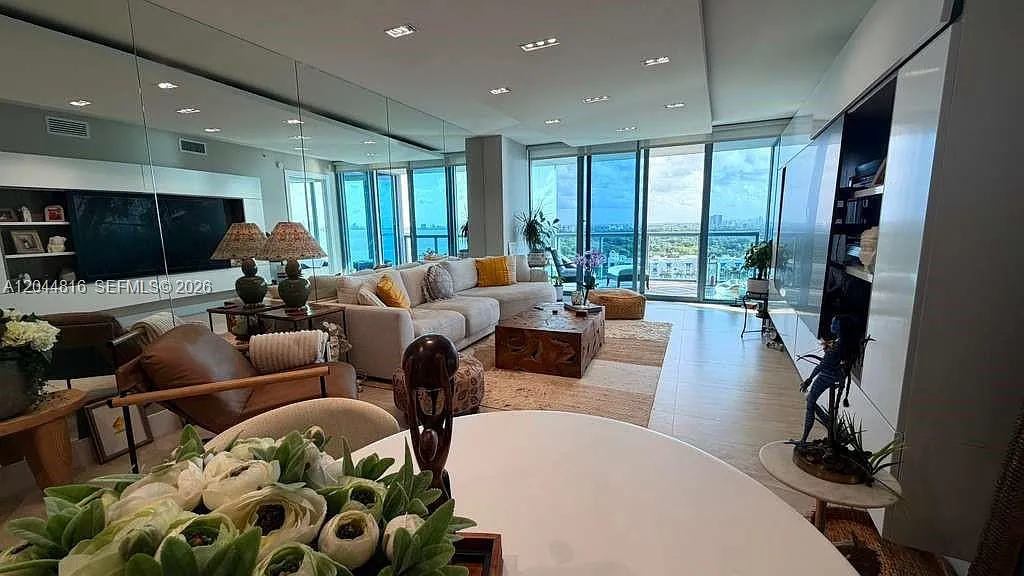 Blue Condo — Photo 1